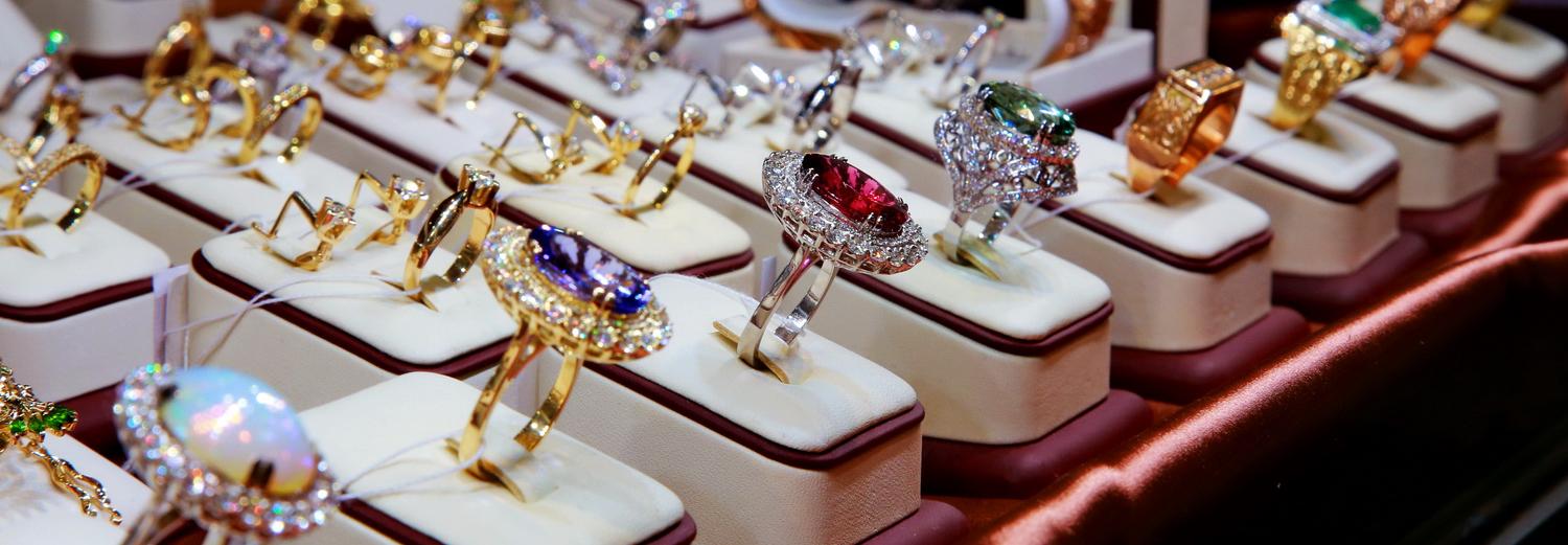 Обувную ложку за 250 тысяч и редкий голубой коралл привезли в Экспоцентр