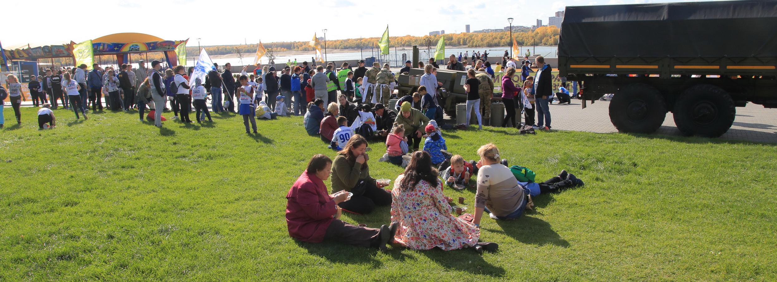 Афиша выходных: песни у костра, цветочный своп и ЗОЖ на набережной