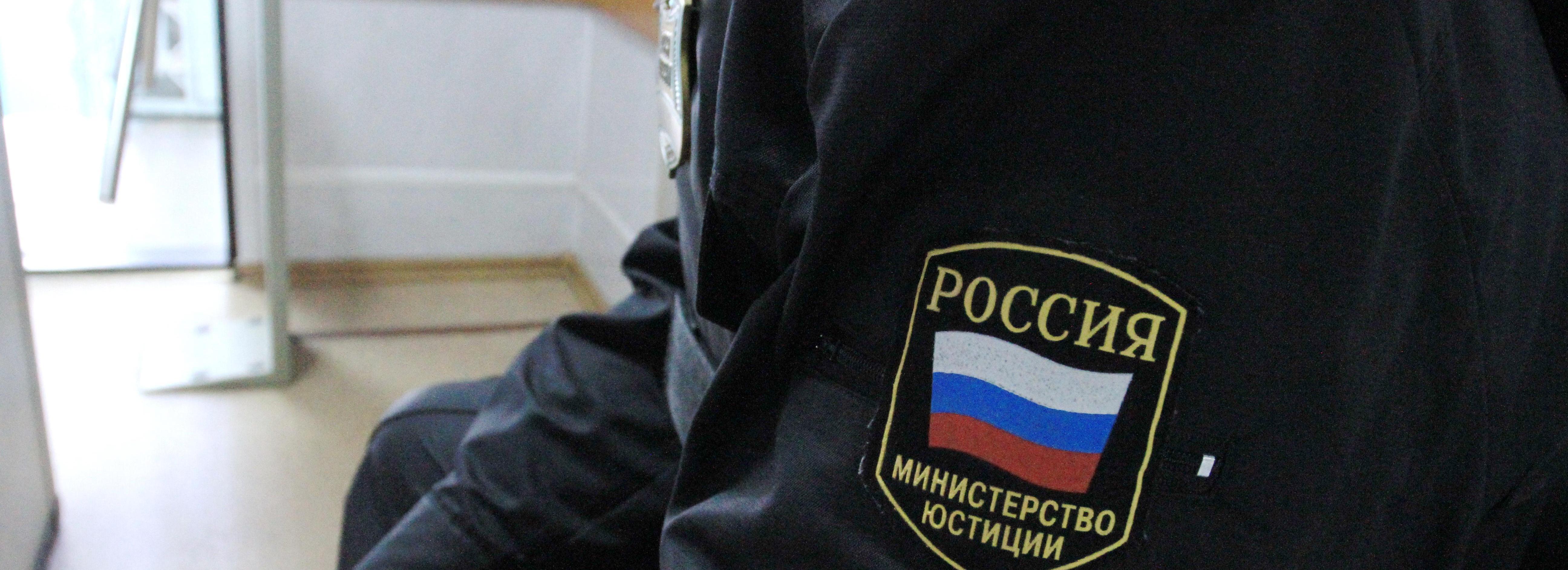 Сибирячку с газовым пистолетом-фонариком не пустили в здание суда