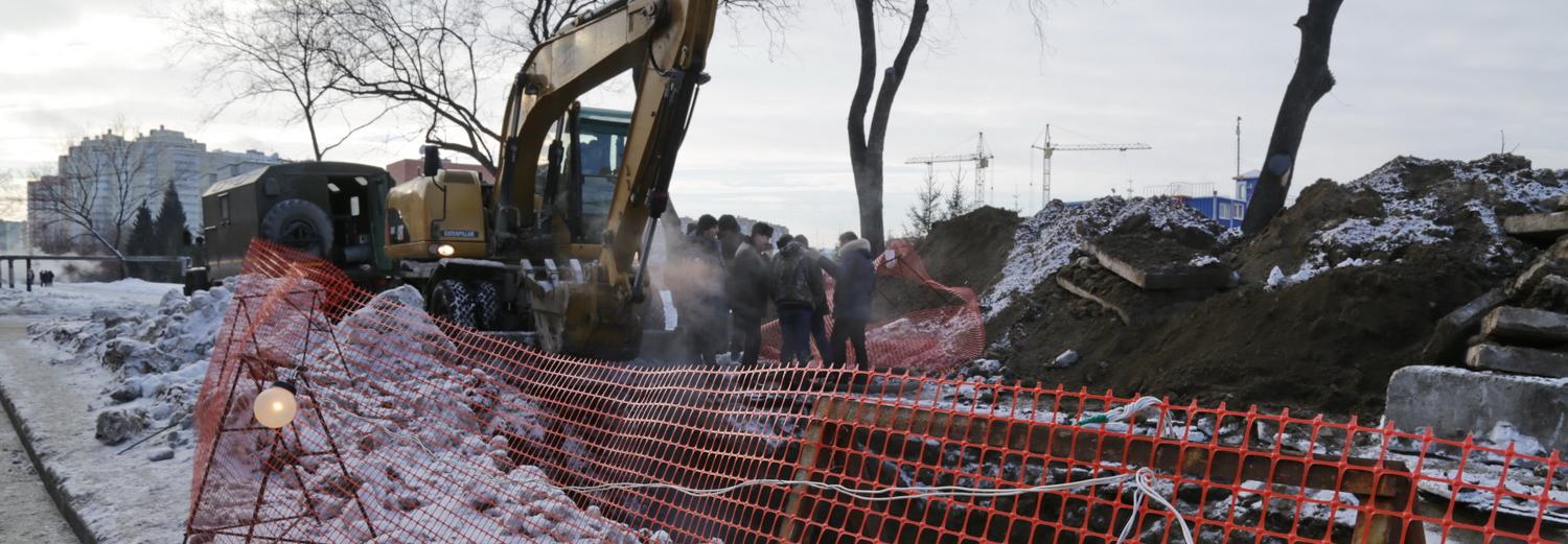 Перекрёсток в центре Новосибирска сузили из-за ремонта теплотрассы
