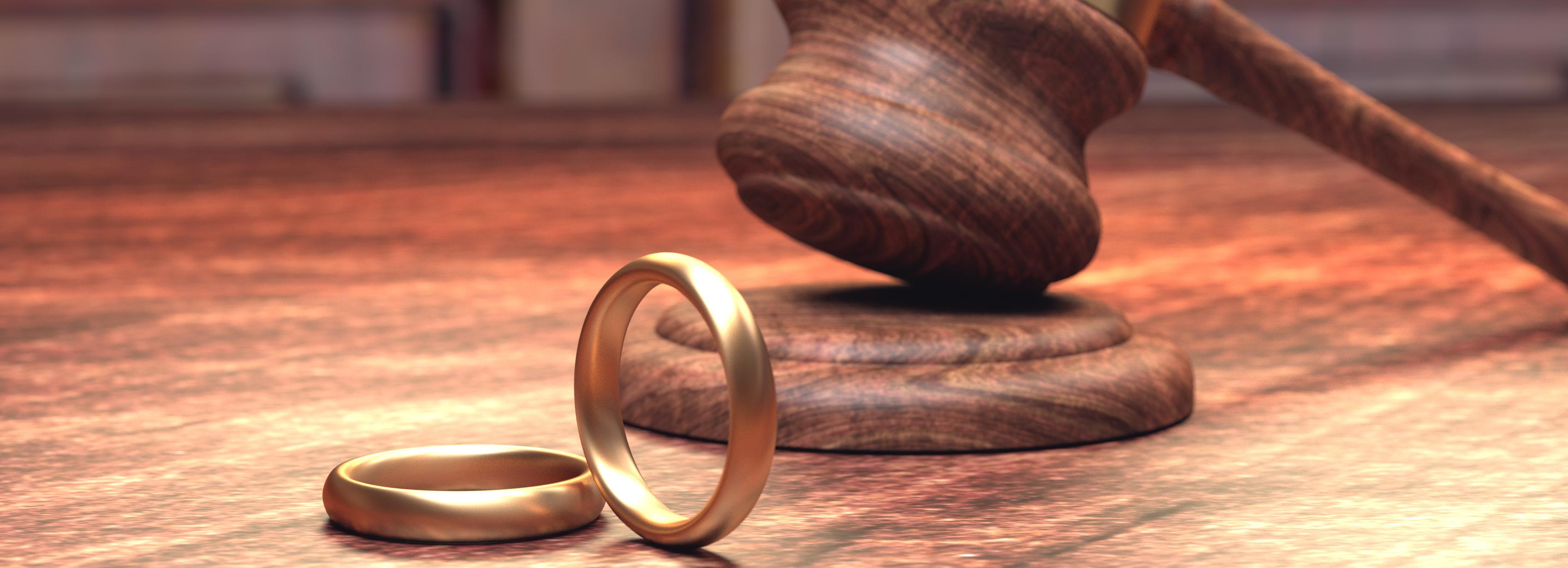 Прокуратура не поверила в любовь сибирячки и мигранта из Таджикистана