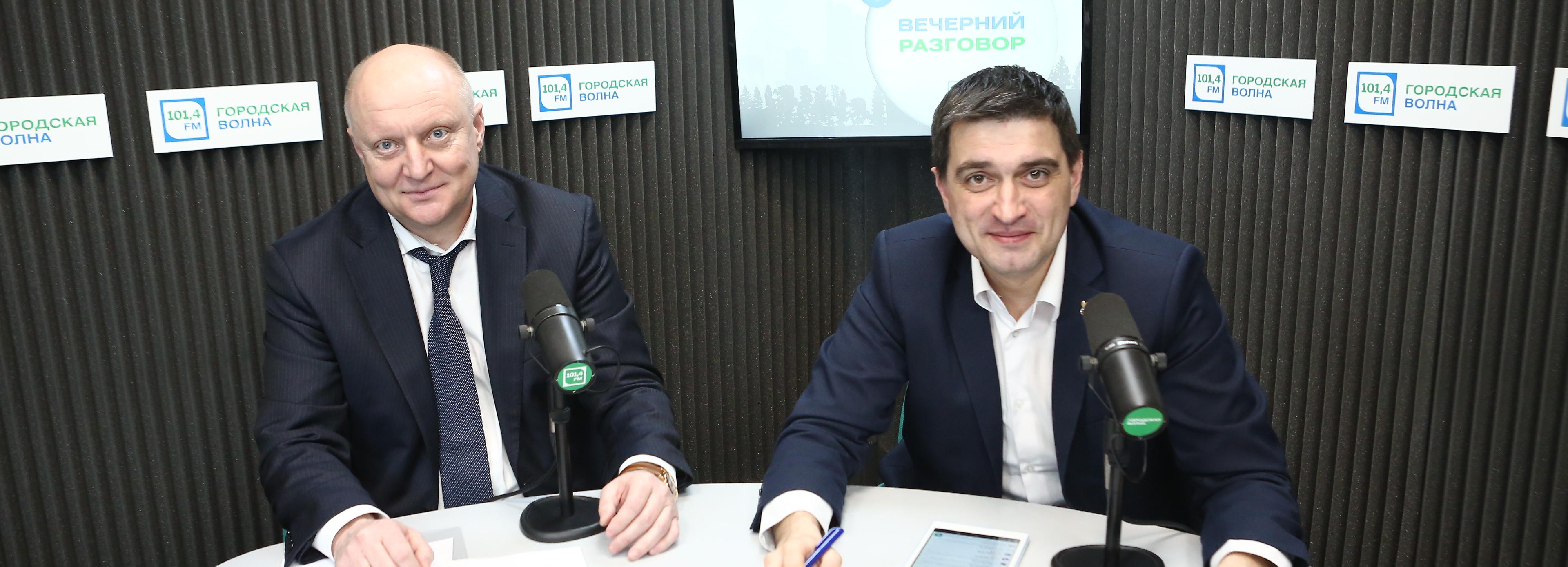 Вечерний разговор: 17 школ, 149 троллейбусов и перерасчёт за тепло