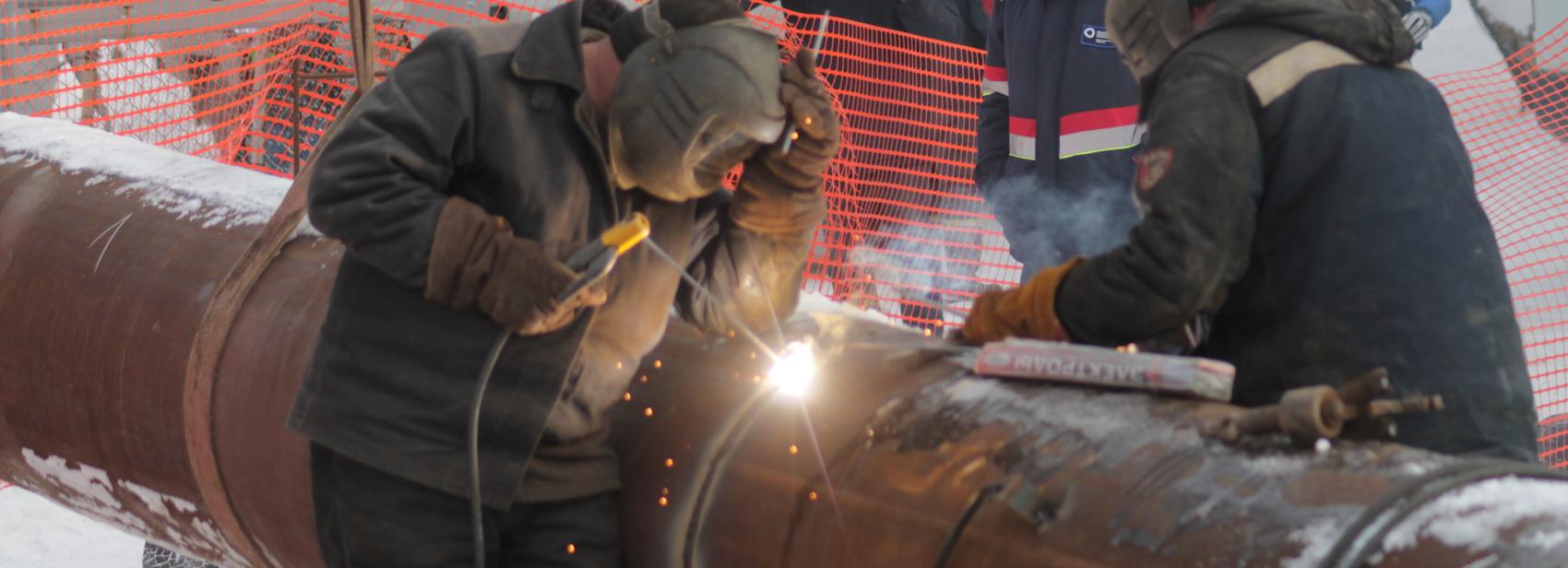 Ремонт теплотрассы на Связистов обещают закончить в ночь на 8 декабря