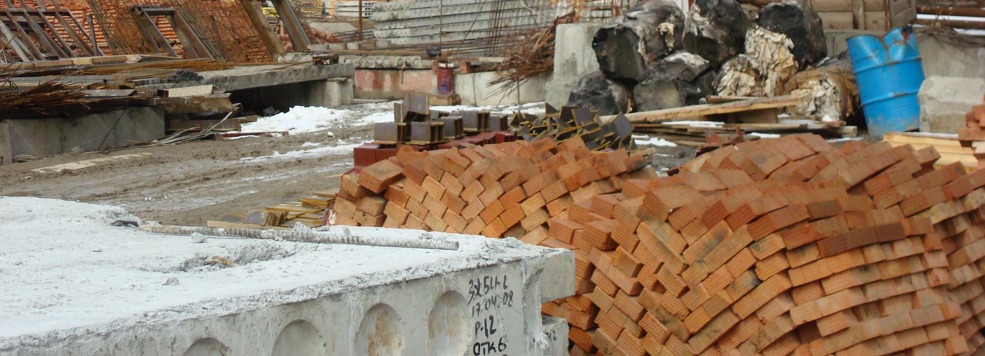 Рейд по стройкам Новосибирска: на 30 объектах нашли грязь и мусор