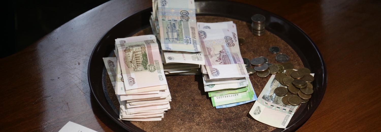 Средняя зарплата новосибирцев выросла за год на 3000 рублей