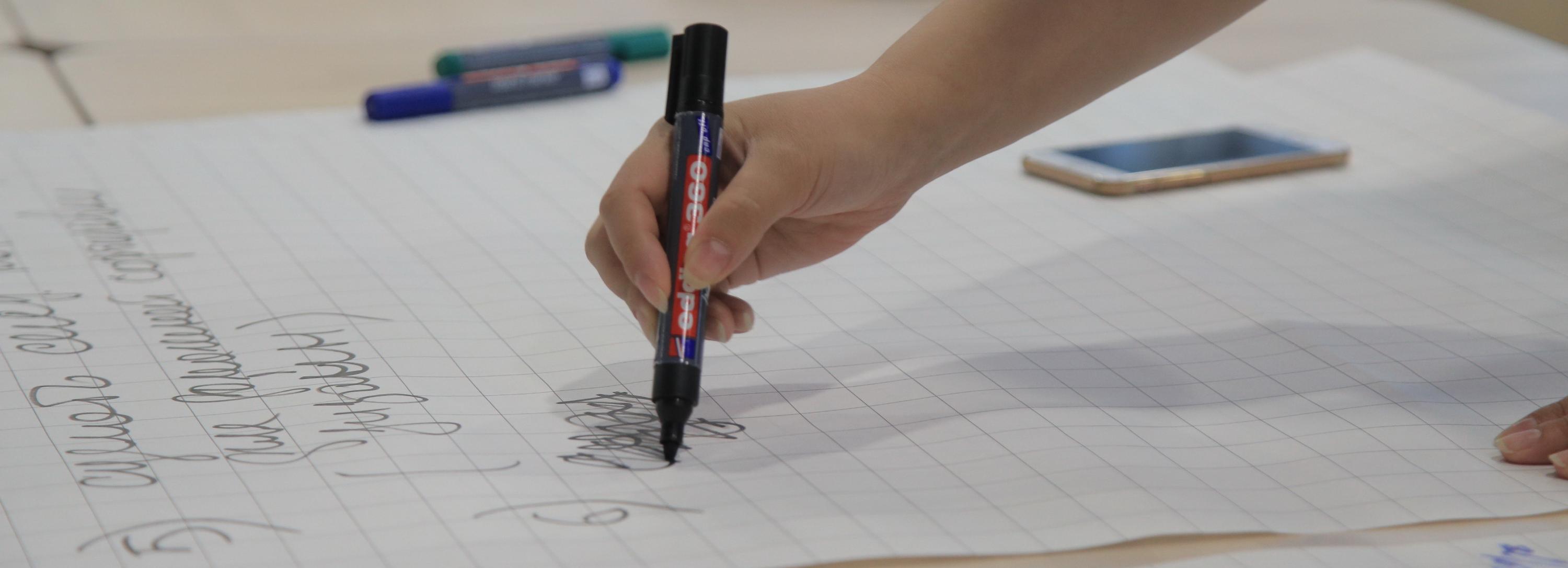 Чашки, блюдца и сахарницу научат рисовать в Новосибирске