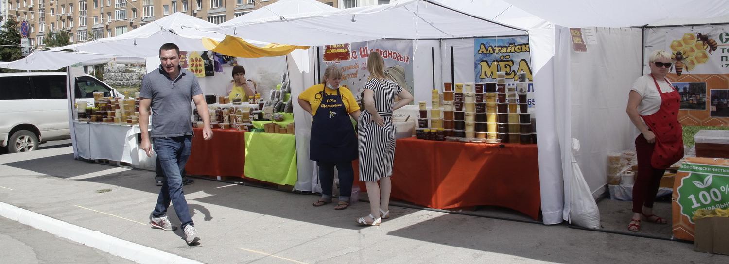 Ярмарку мёда открыли на площади Пименова — от покупателей нет отбоя
