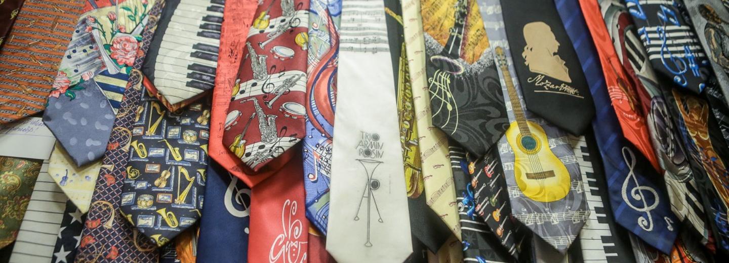 Если вы пропустили: бюсты в неоне, музыкальные галстуки и еда от Гоголя