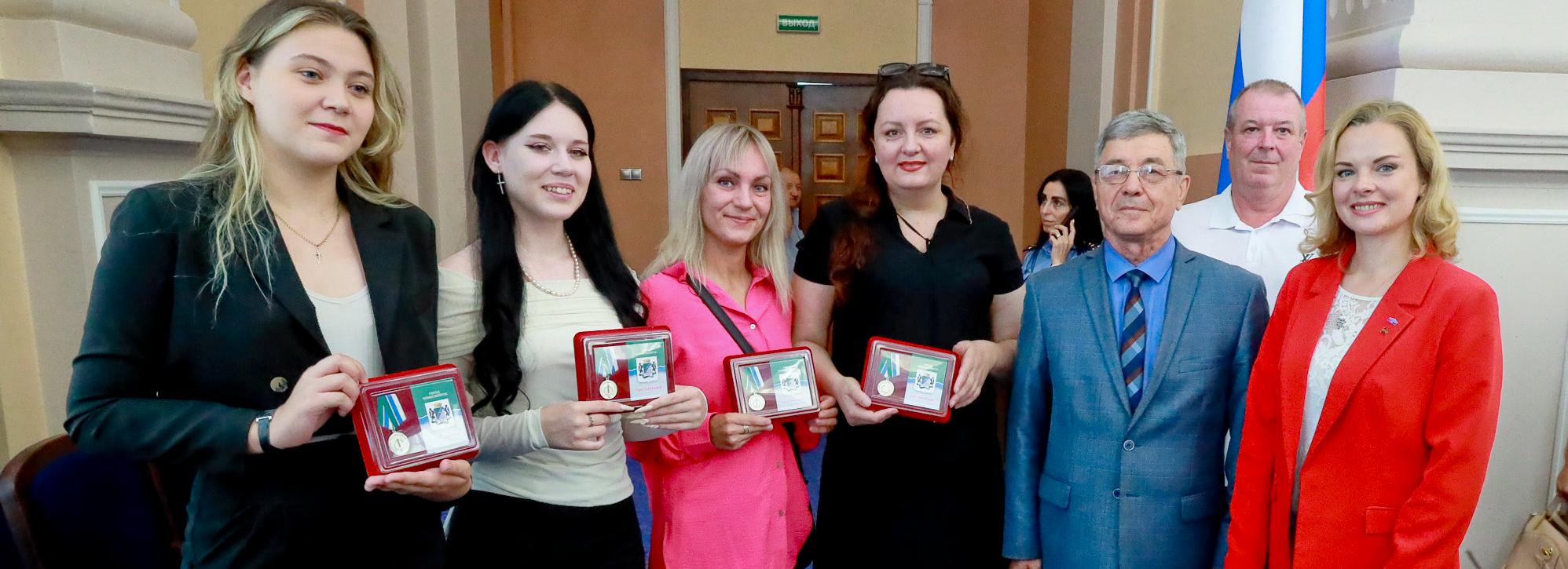 «Победа куётся в тылу»: новосибирцев наградили за содействие СВО