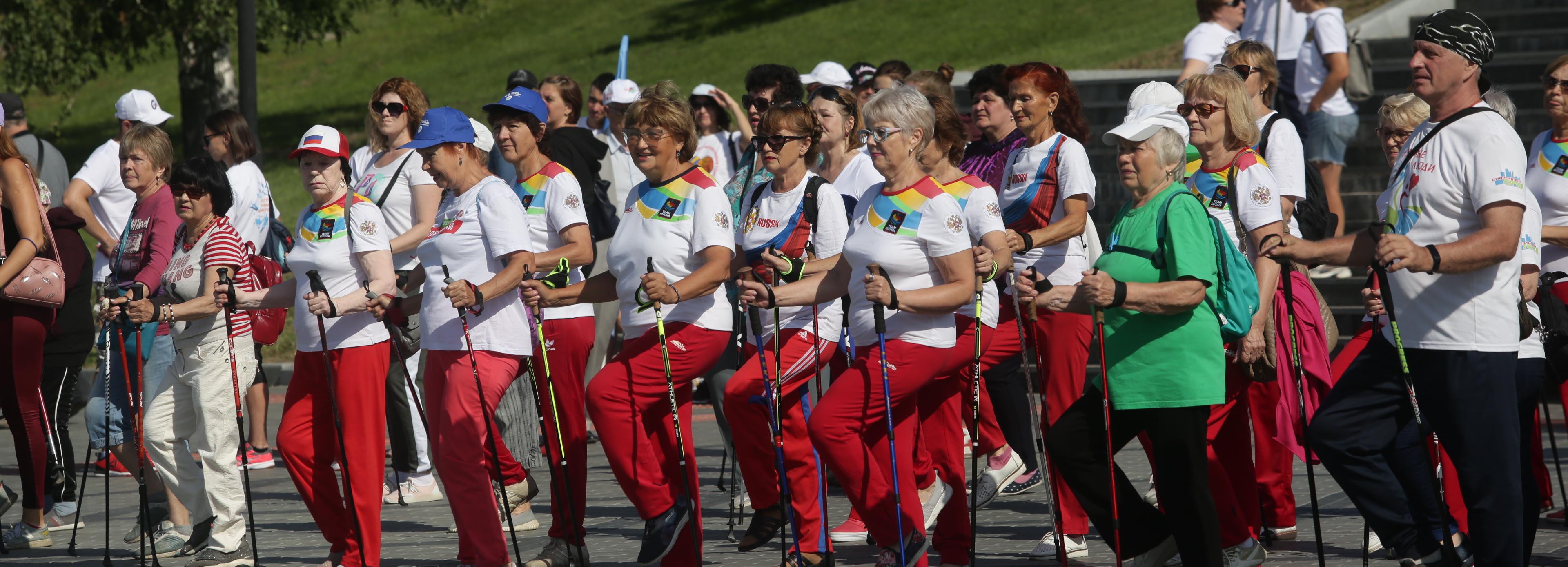 Новосибирцев позвали на бесплатные занятия гимнастикой и северной ходьбой
