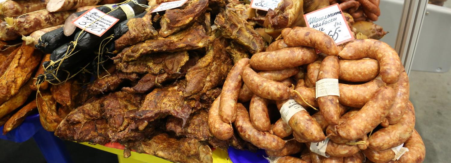 Цены на молочку и колбасу скинут 23 февраля на ярмарке в Новосибирске