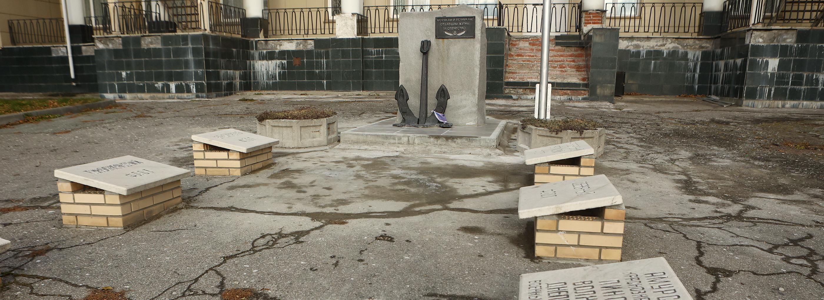 Памятник в честь моряков и речников отремонтировали в Новосибирске