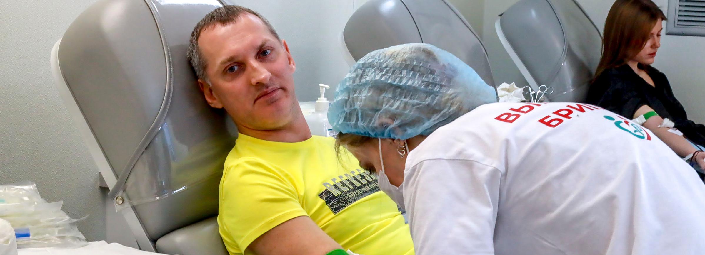 Свыше 25 литров крови сдали доноры на площади Ленина в Новосибирске