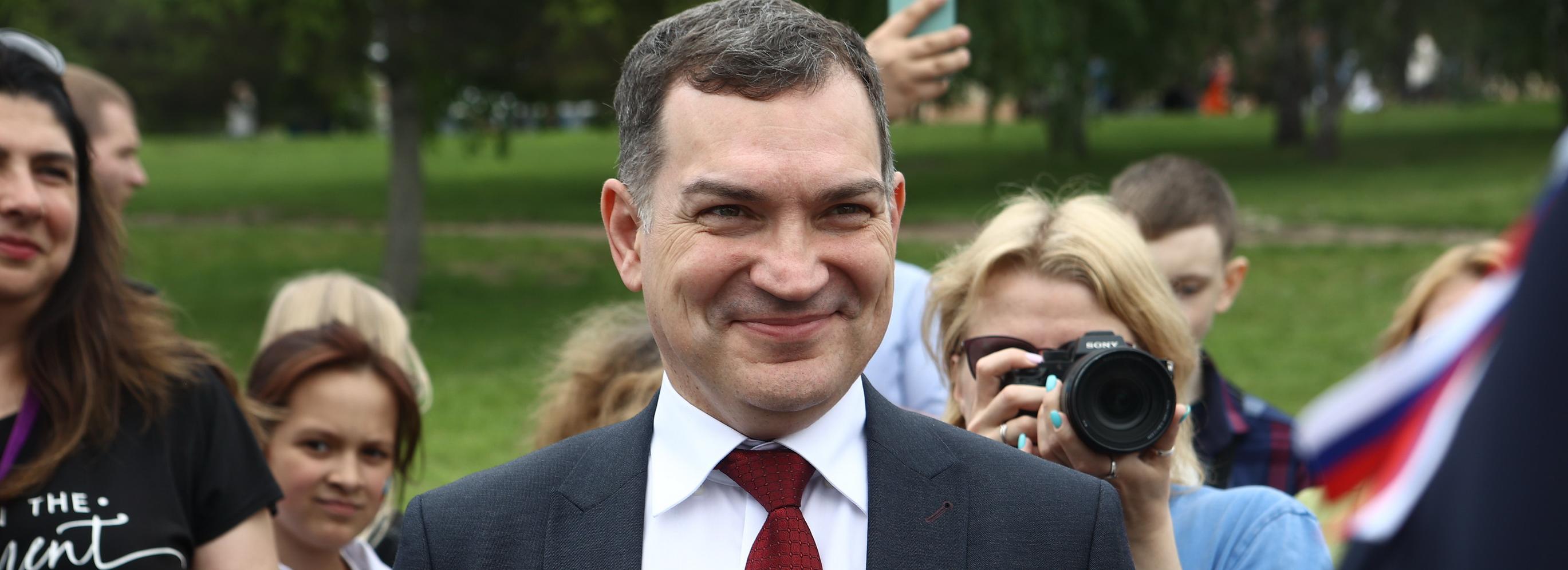 Мэр Максим Кудрявцев поздравляет новосибирцев с Днём России