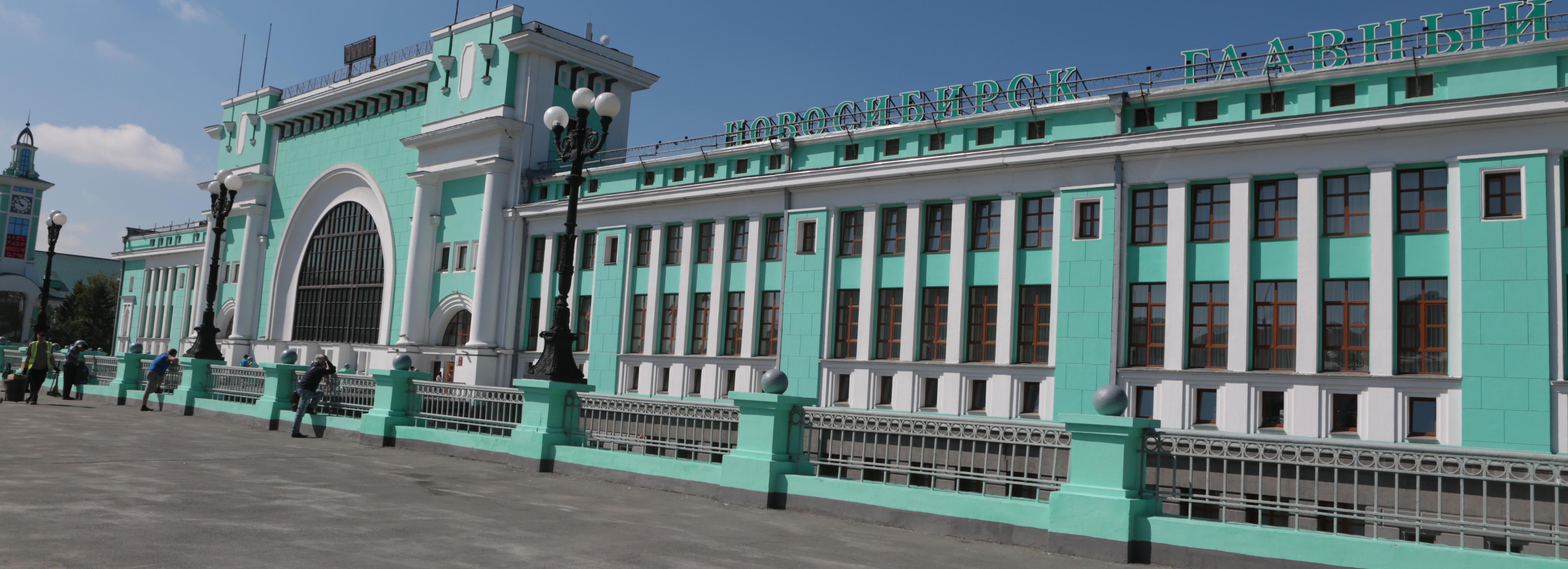 Двое подростков вскрыли автоматы с едой на вокзале Новосибирск-Главный
