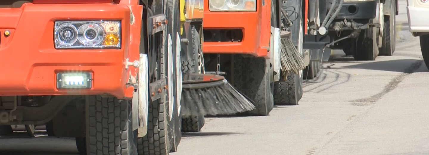 Три десятка дорожных машин приводят Советский район в порядок к 9 Мая