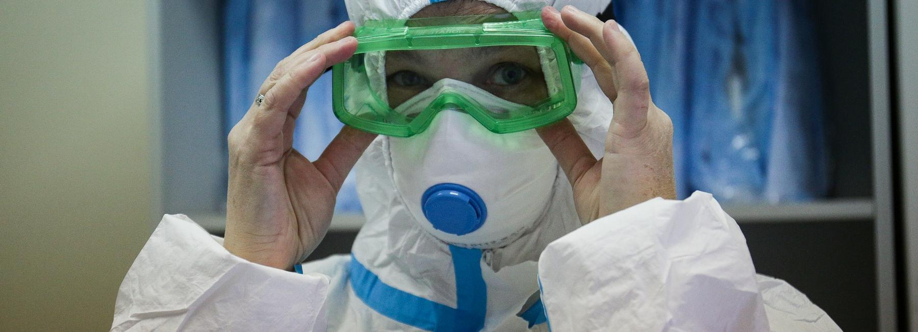 С широкой душой и добрым сердцем: волонтёры помогают врачам в пандемию