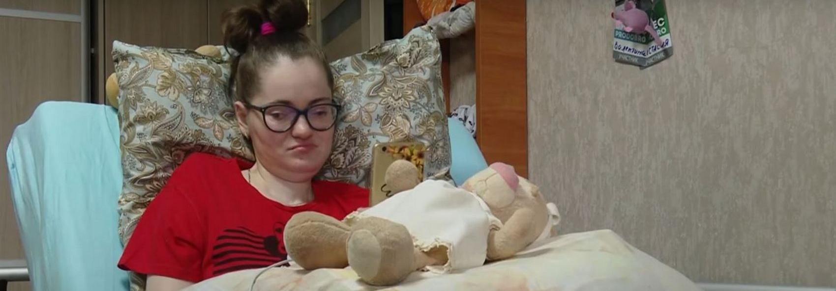 Парализованная после укуса клеща сибирячка создаёт украшения хэнд-мейд