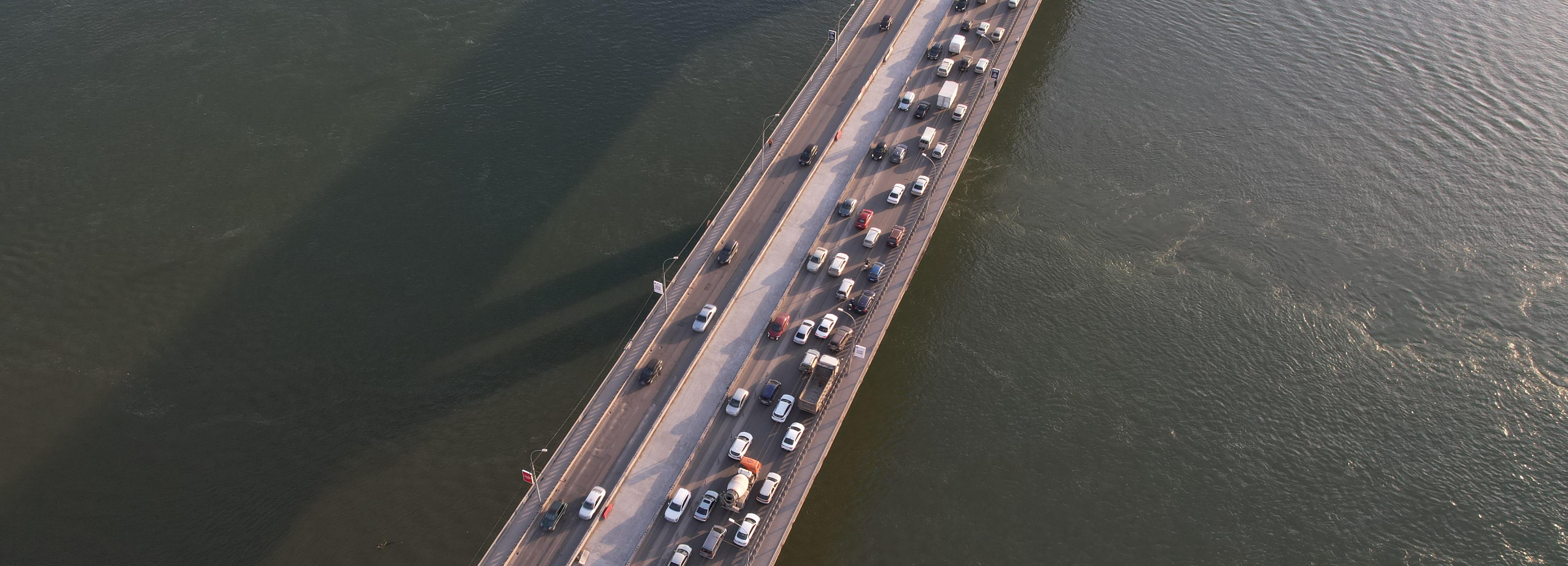 За снятие сужений с двух мостов через Обь поблагодарили мэра в горсовете