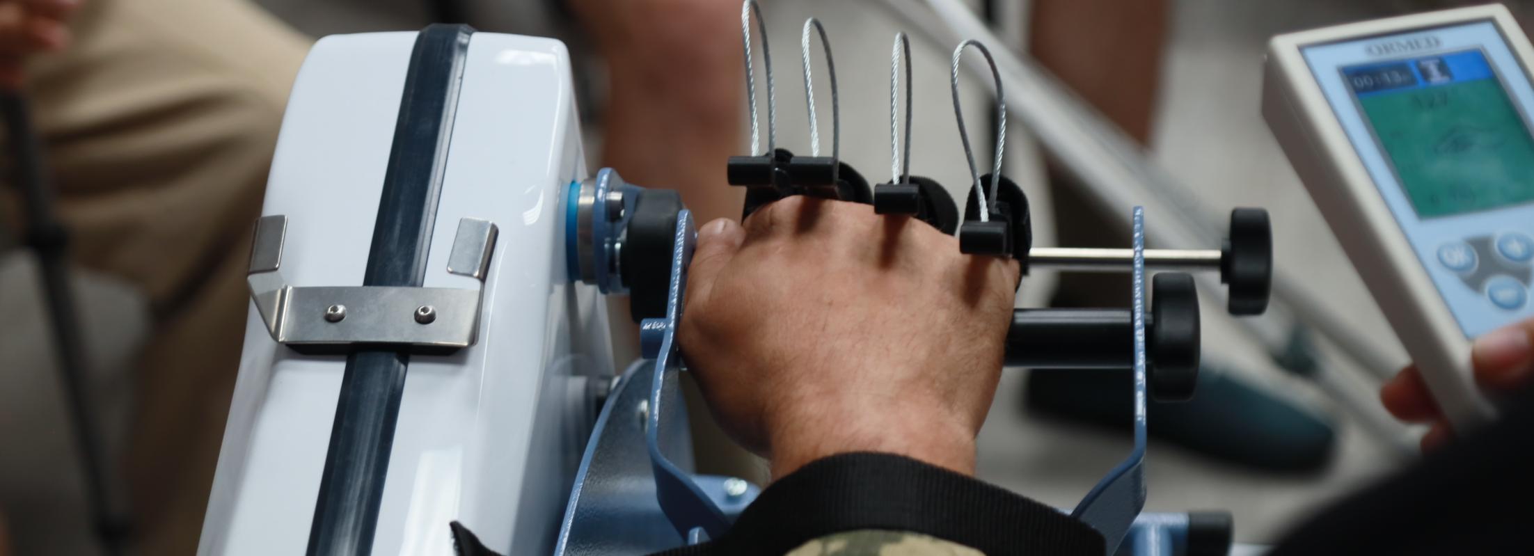 Тренажёр-робот поможет бойцам СВО восстановить работу кистей