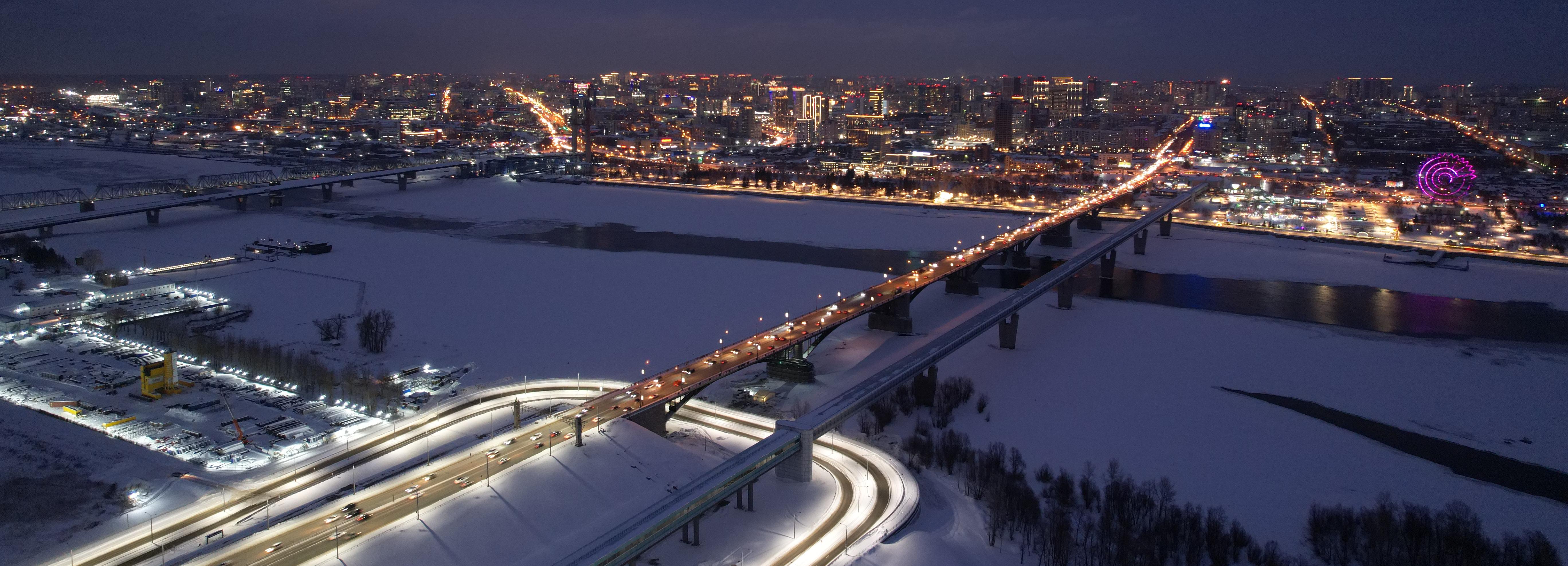 20 новых опор освещения установили на Октябрьском мосту в Новосибирске