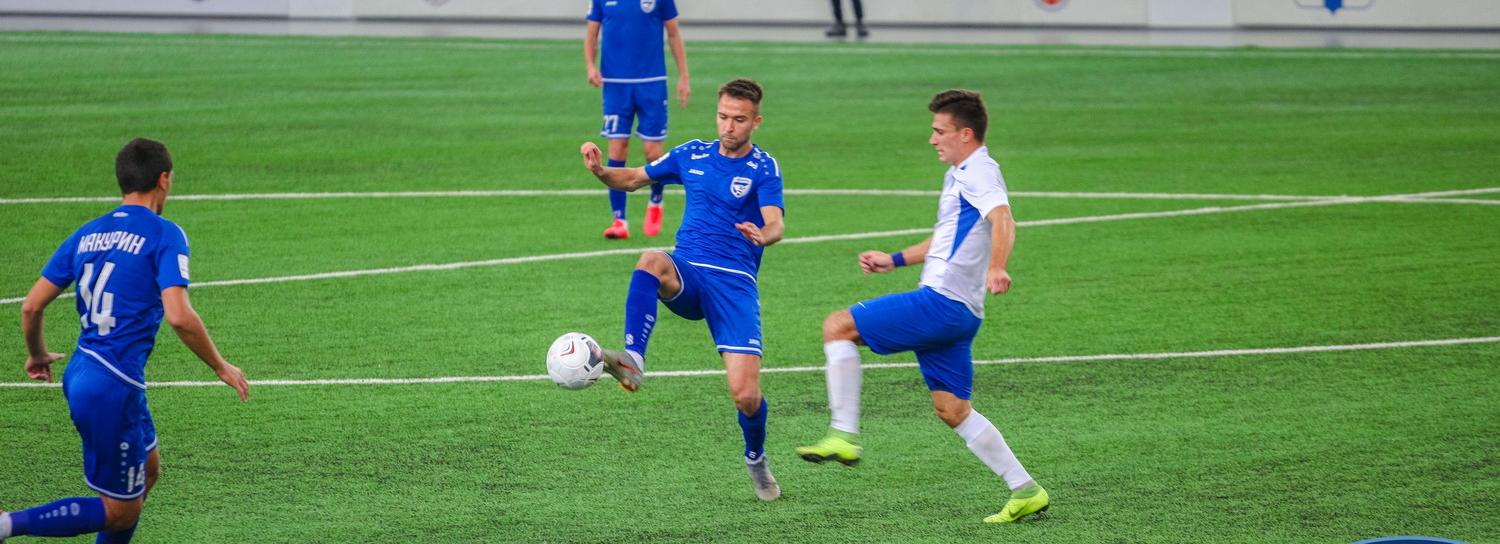 Футбольный «Новосибирск» разгромил соседей и ушёл на каникулы