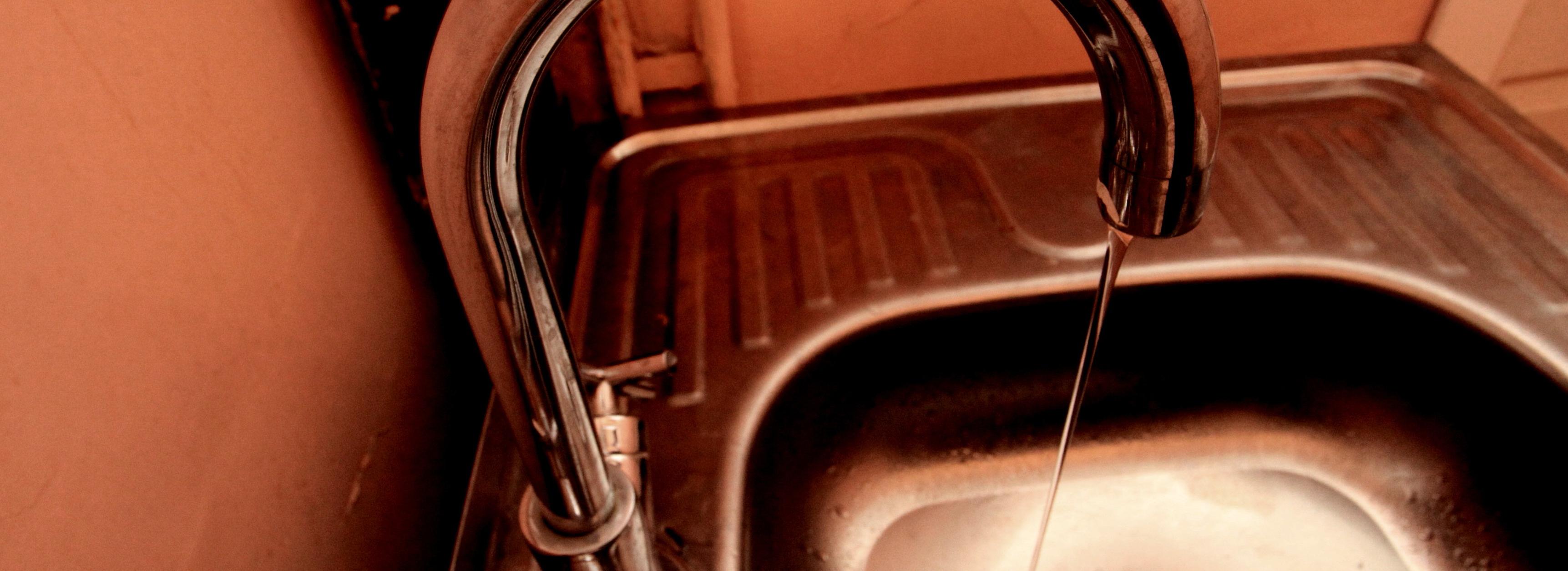 Горячую воду отключат со 2 июня на Родниках и Снегирях