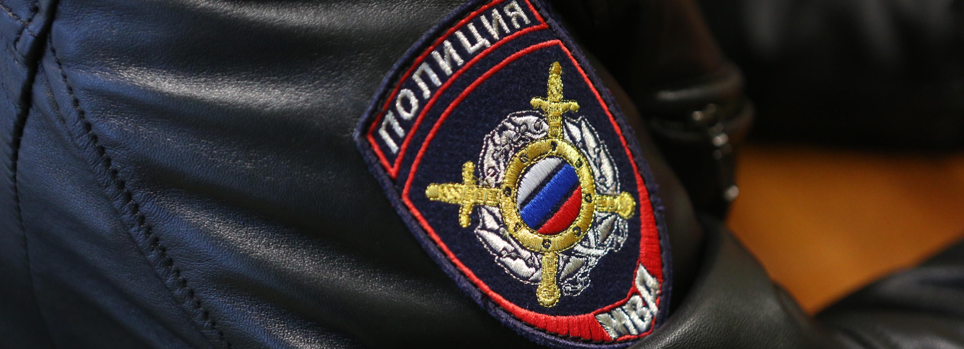 Избитого толпой мигрантов в Новосибирске мужчину ищет следком