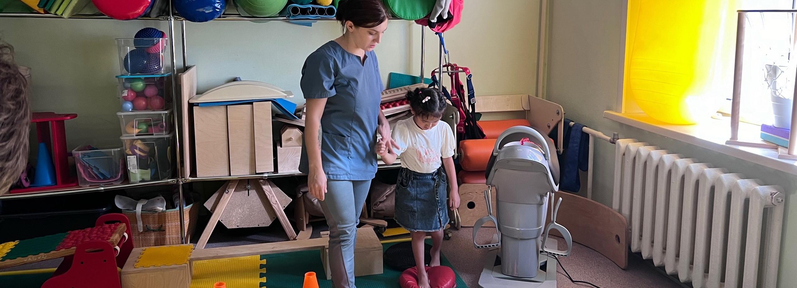 Дети из разных регионов проходят реабилитацию в центре «Шагаем вместе»