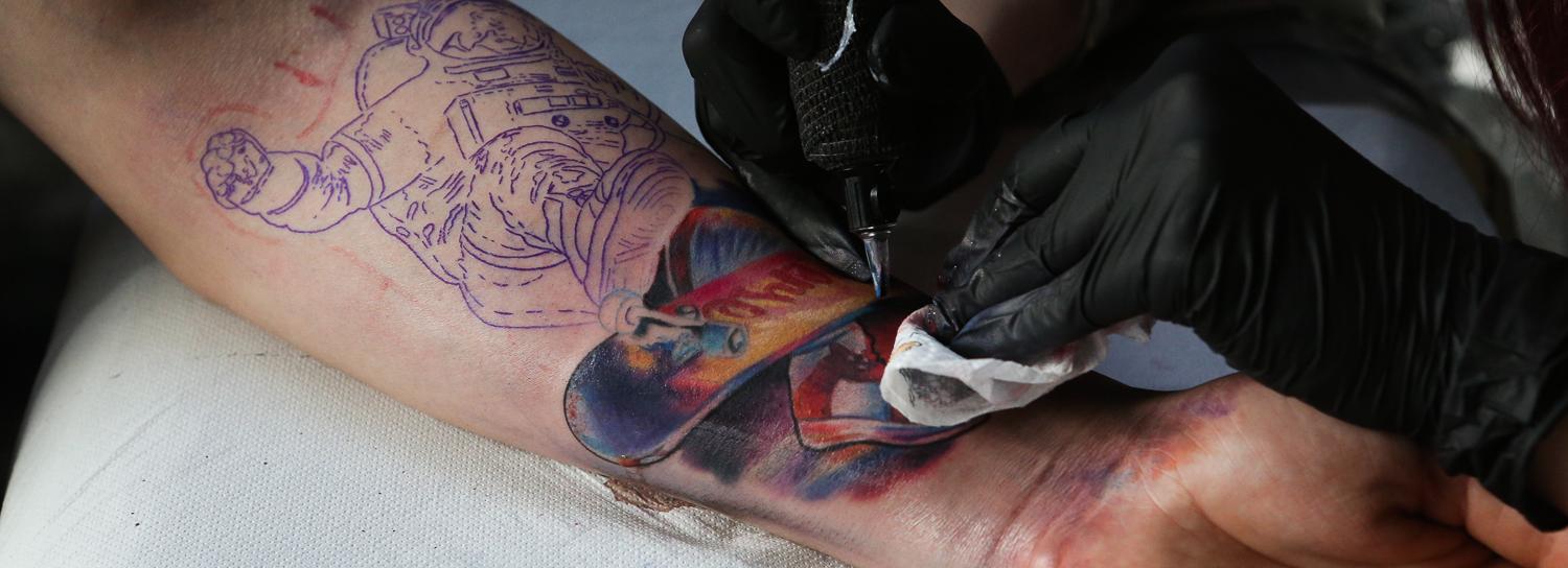 Новосибирск вырвался в лидеры по числу тату-салонов