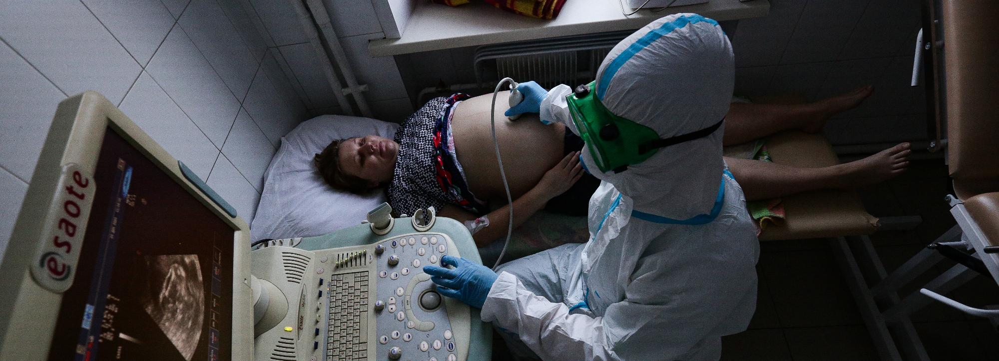 Как лечат беременных с COVID-19 в красной зоне новосибирской больницы