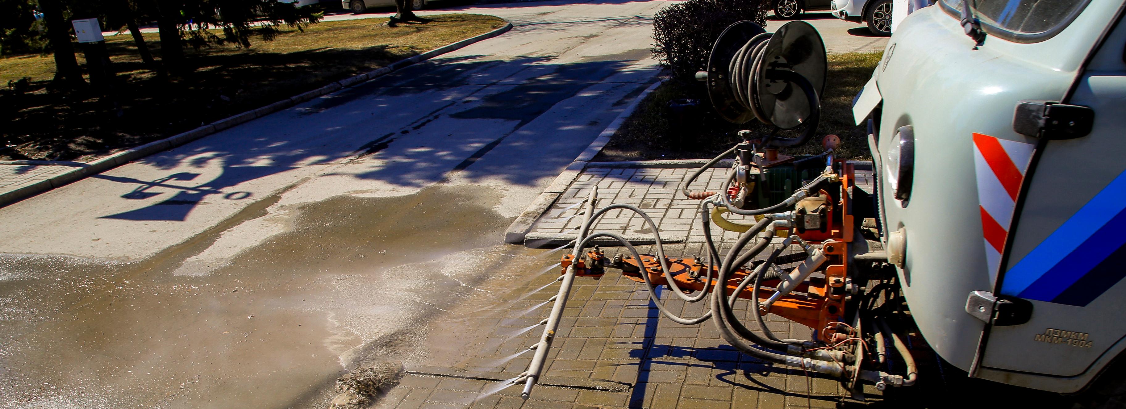 267 тонн смёта и грязи вывезли с улиц Новосибирска за сутки