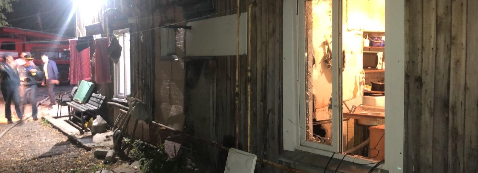 Взрыв бытового газа выбил стёкла жилого дома в Новосибирске