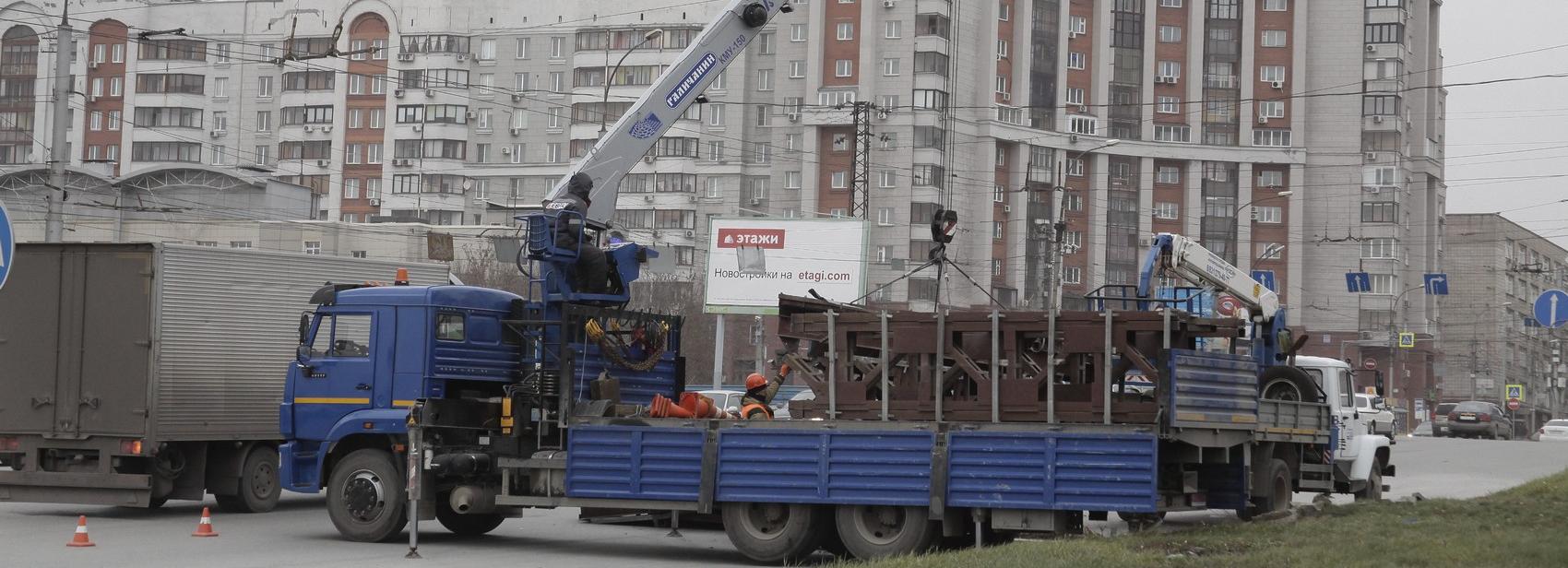 Это уже история: остатки поста ГИБДД убрали с Октябрьского моста