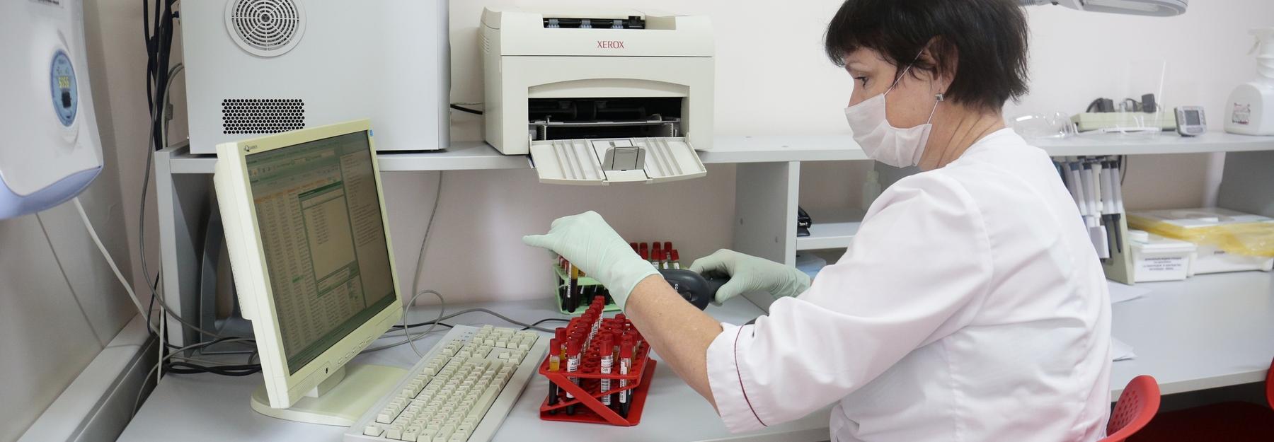 Врачи Новосибирска отмечают День медика в больницах