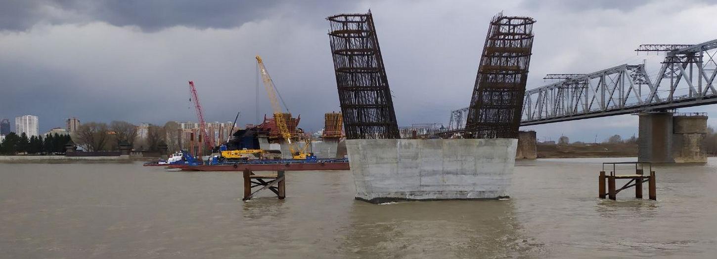 Мощные бетонные основания для опор четвёртого моста построили в русле Оби