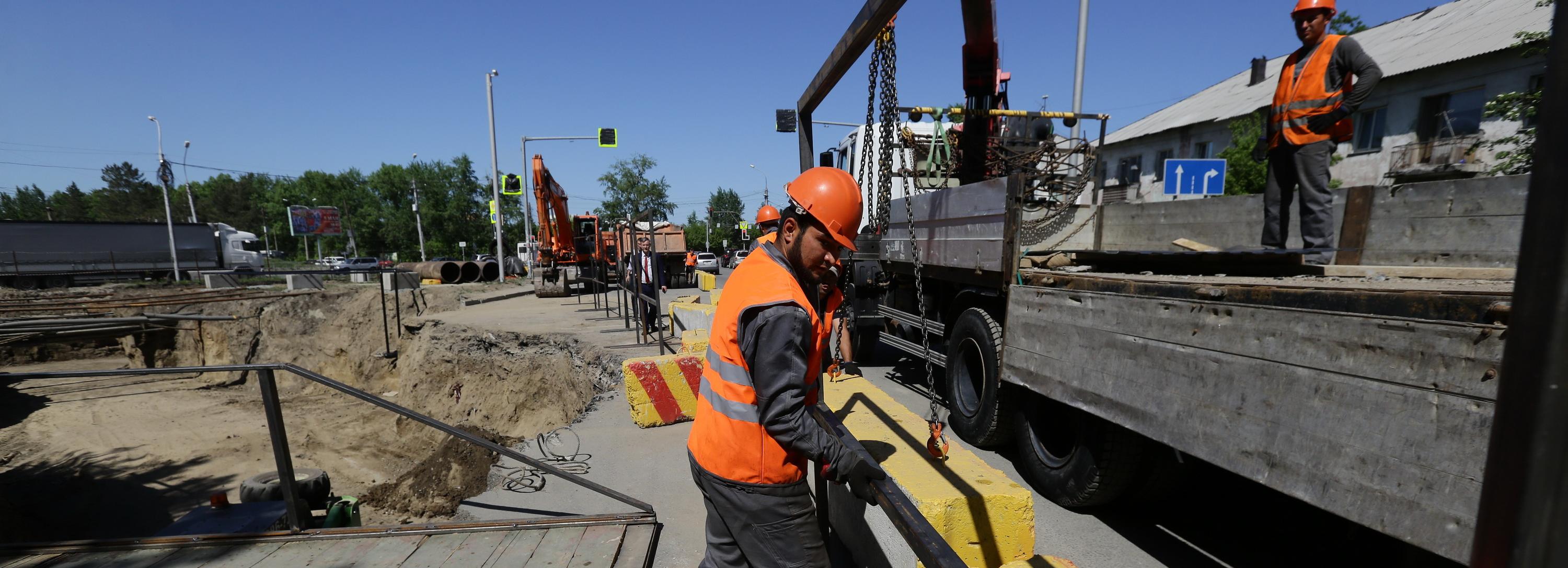 Ветхие трубы теплотрассы на Автогенной заменят к середине июня