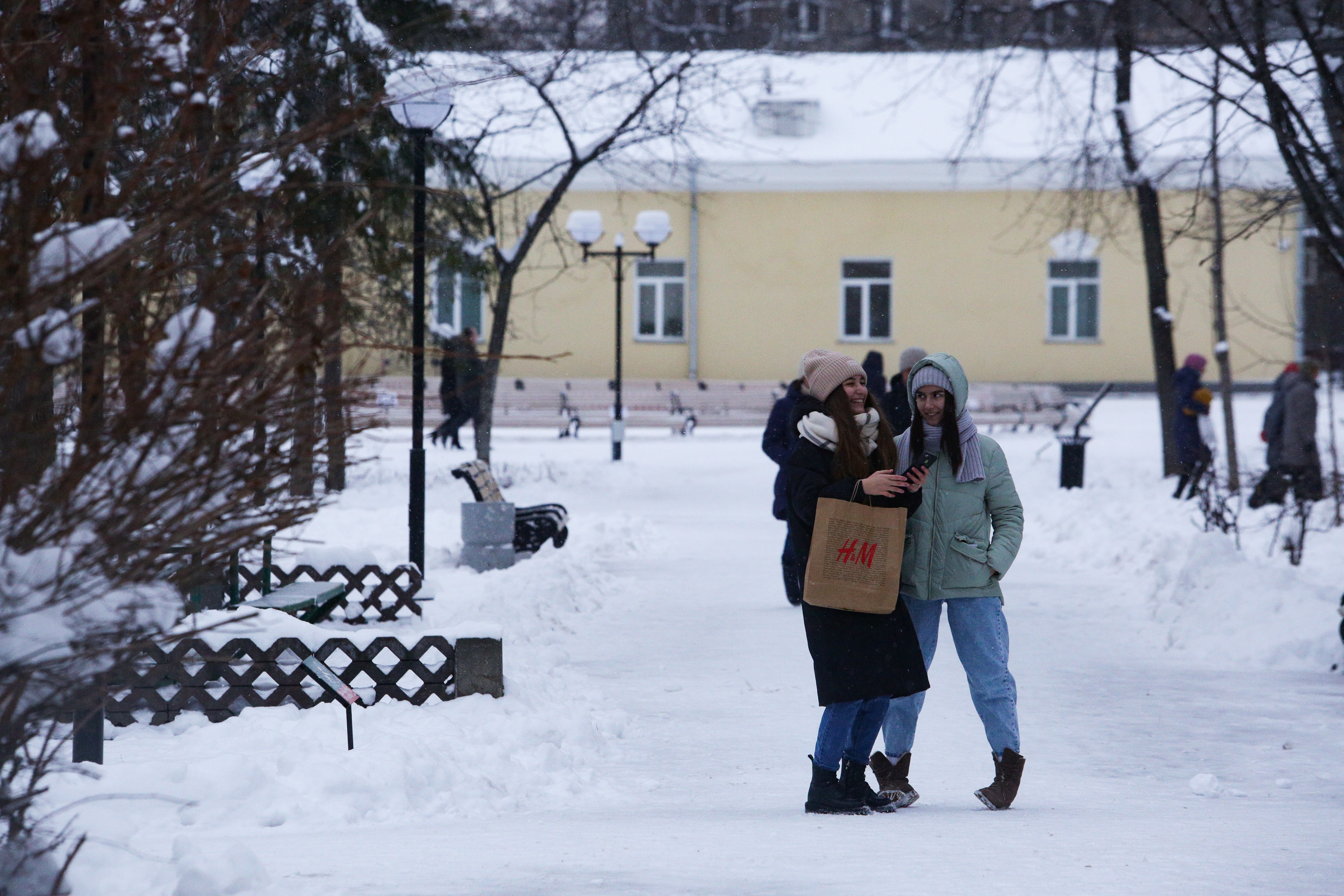 А снег идёт: согревающий плейлист для затяжной сибирской зимы