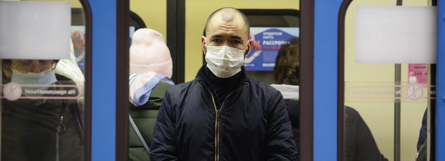 Роспотребнадзор ввёл масочный режим в лифтах и на парковках