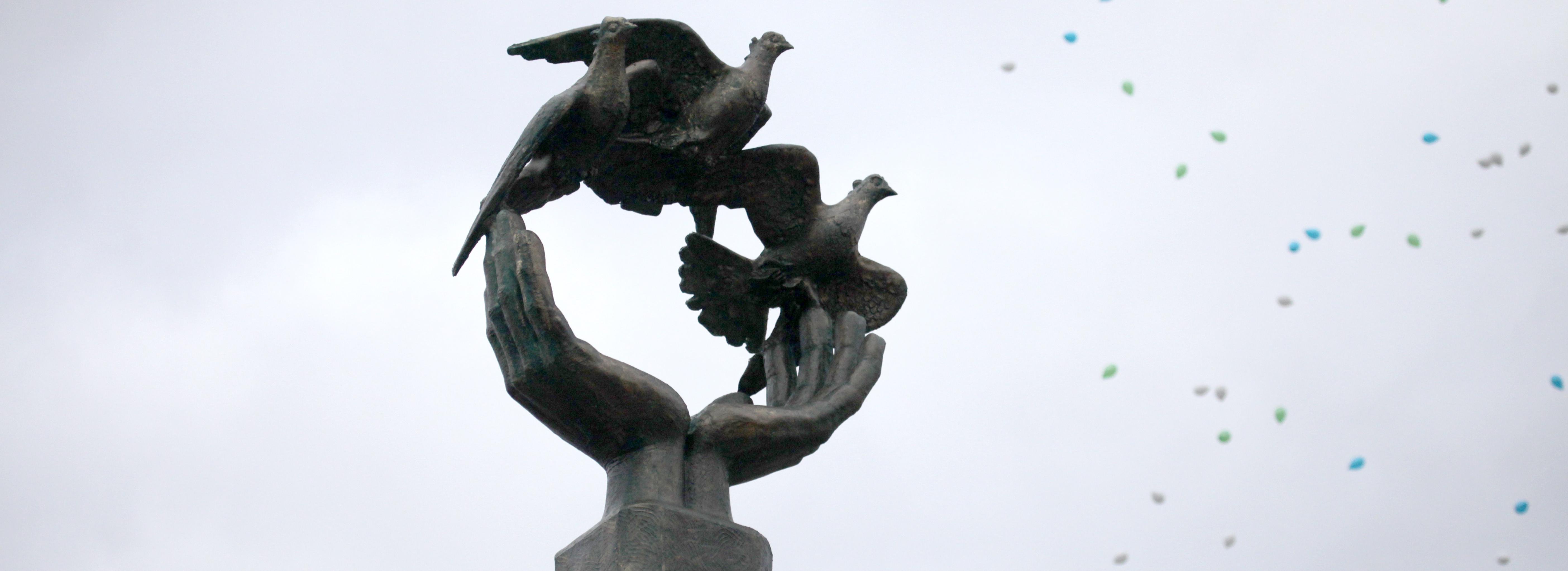 Памятник «Гимн учителю» отреставрируют на Владимировской