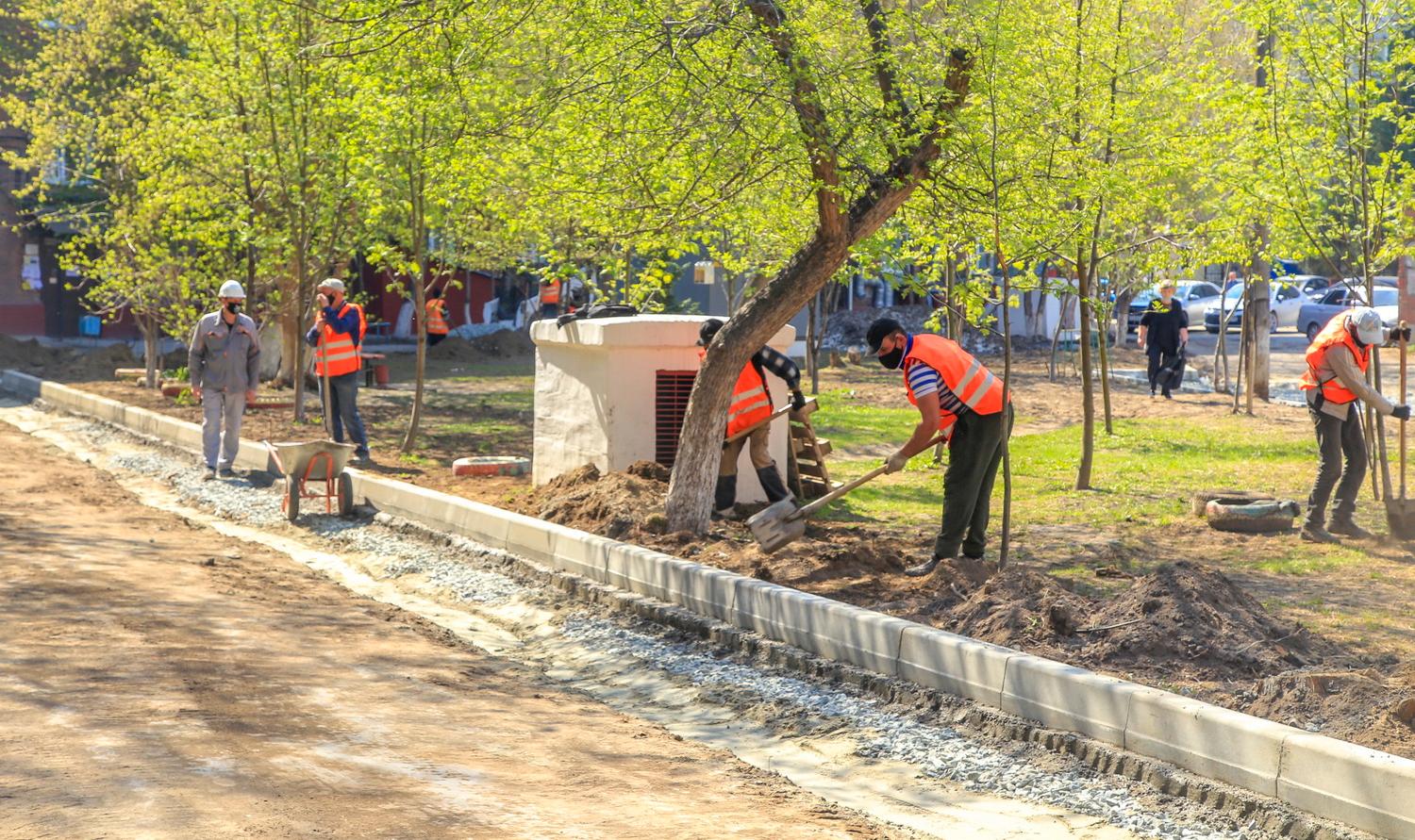Мэр Анатолий Локоть предложил снести гаражи в своём бывшем дворе