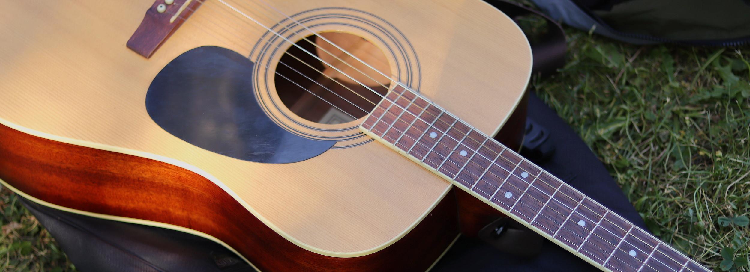 Афиша выходных: световое шоу в память о войне и песни под гитару у костра