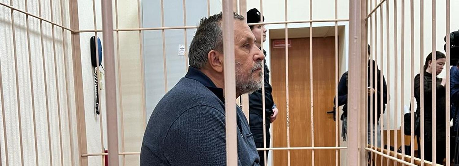 Суд отправил под домашний арест экс-директора театра «Красный факел»