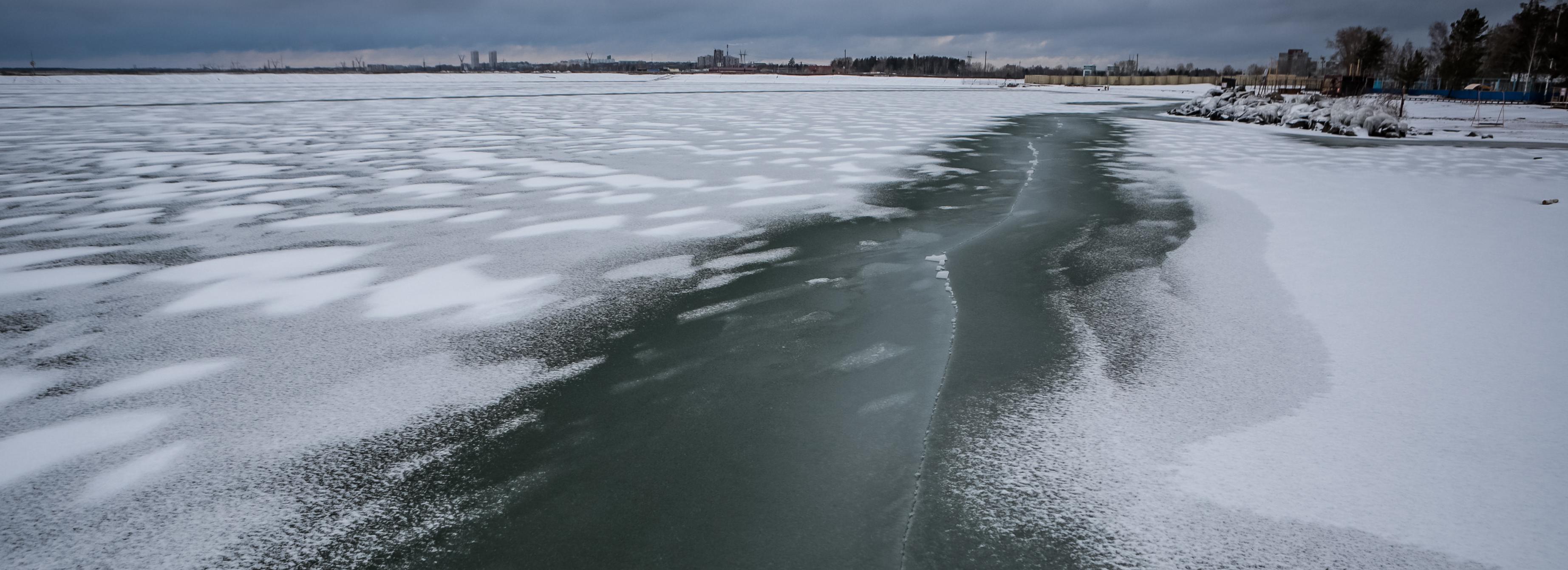 Из-за тёплой погоды лёд на Обском море вдвое тоньше обычного