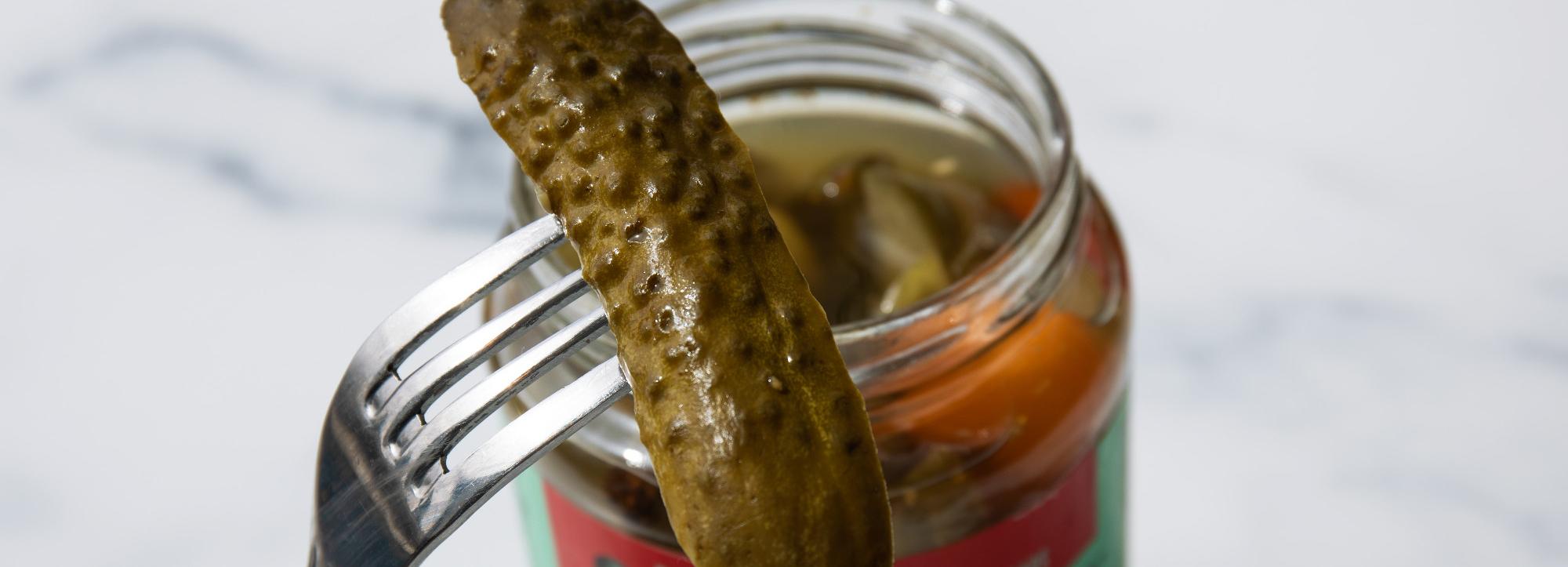 Закусил энергетик огурцами: вор пообедал в супермаркете Новосибирска