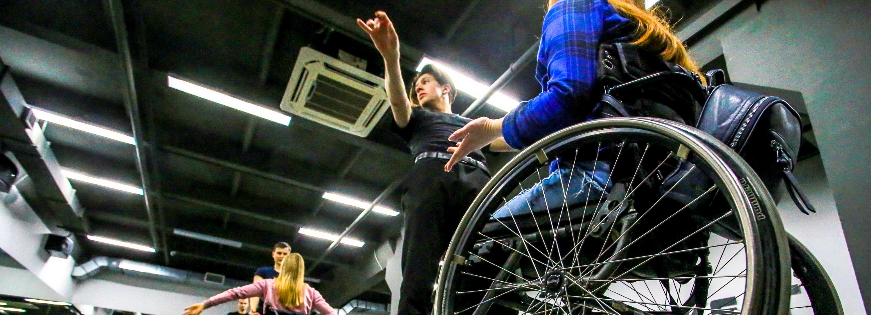 Солнечные танцы помогают находить друзей детям-инвалидам