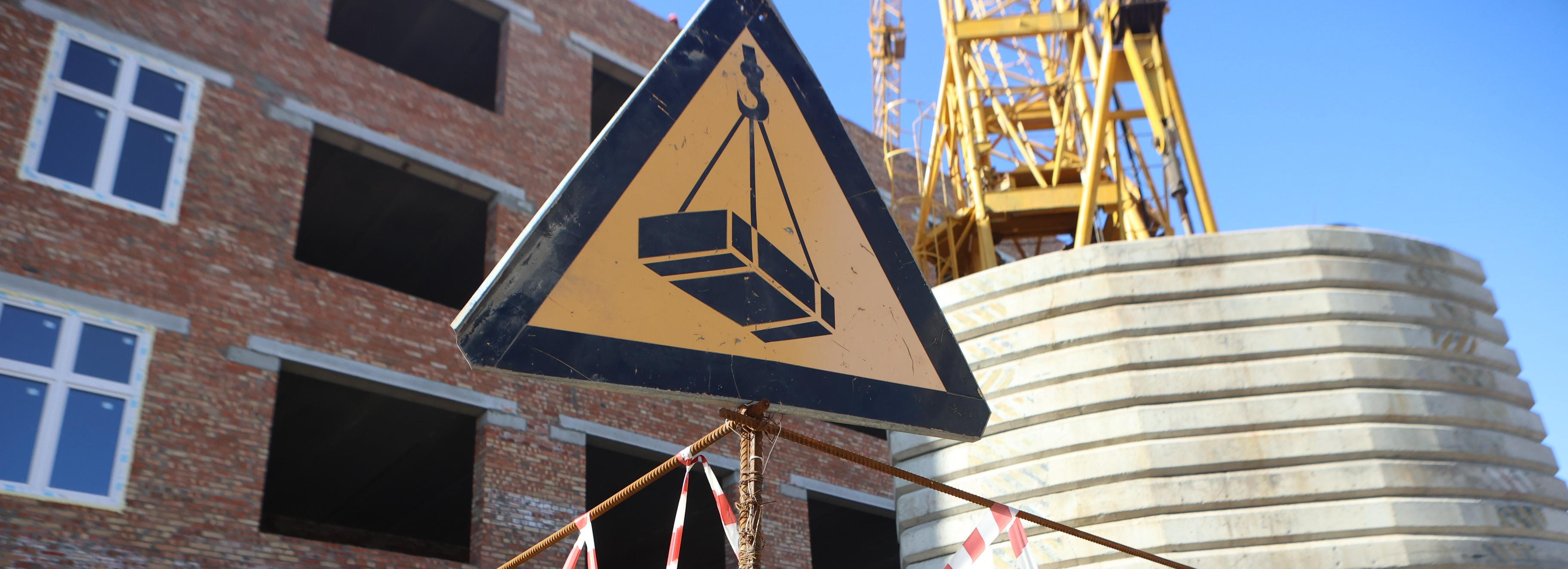 Строящийся корпус лицея №113 на «Золотой ниве» оценил мэр Кудрявцев