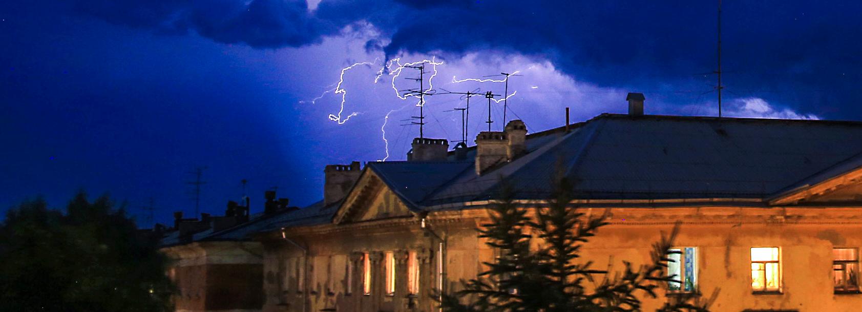 Предупреждение о ветре, граде и грозах объявили в Новосибирской области