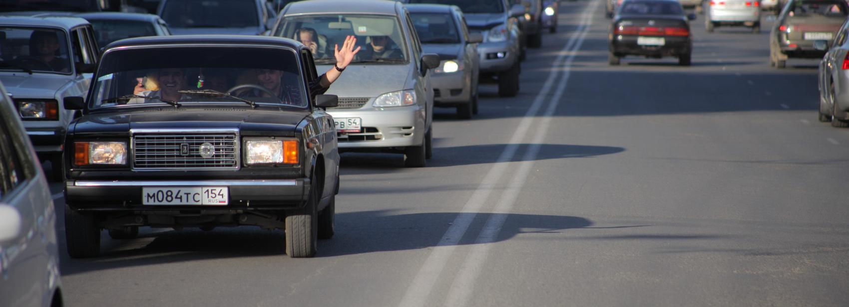 Водителям предложили приклеить портреты фронтовиков на стёкла машин