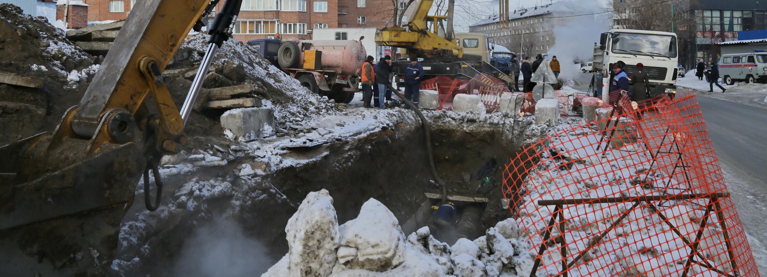 Улицы Семьи Шамшиных и Крылова сузили из-за ремонта теплотрасс